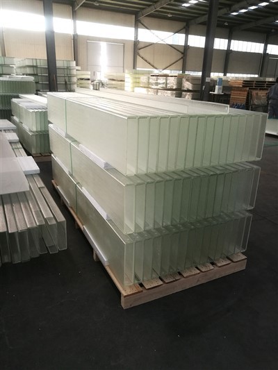 Εξαιρετικά μεγάλες μετριασμένες u καναλιές γυάλινο τοίχο τέχνης